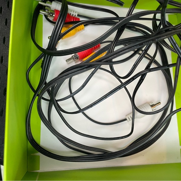 Complete Roku HD Wireless Streaming Box includes all accessories + - Picture 3 of 5